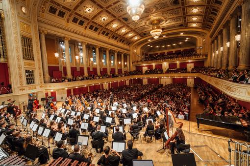 Youth Orchestra and audience in the Wiener Konzerthaus